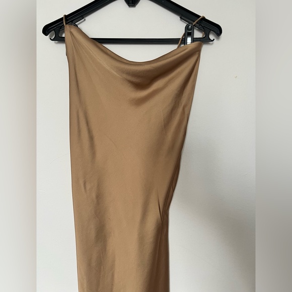 Significant Other sleeveless satin dress - Picture 4 of 6